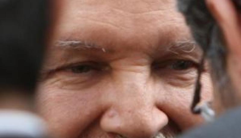 بطالون وأسمـاء مجهولــة في مواجهـة سياسي محترف