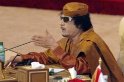 القذافي يتهجم على ملك السعودية.. ''وأنت هو الذي صنعتك بريطانيا وحاميتك أمريكا''