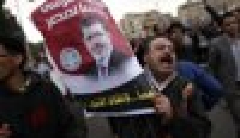 مواجهات بين انصار مرسي ومعارضيه في القاهرة وسط مازق سياسي