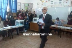 بالصور والفيديو بلخادم يؤدي واجبه الإنتخابي بمدرسة الغزالي بالعاصمة