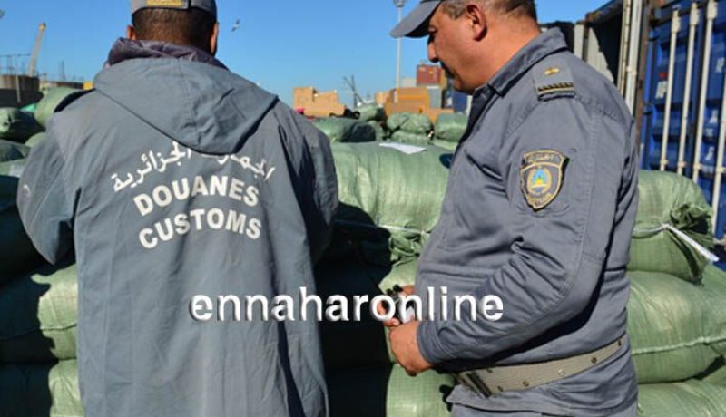 حجز آلات مستوردة للتغطية على تحويل غير شرعي للعملة بميناء عنابة