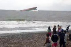 وفاة 8 أشخاص بعد انقلاب عبارة في كينيا