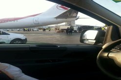 بالفيديو.. شاحـنة تحطّم طائرة للجوية الجزائرية