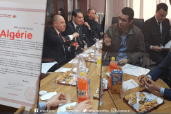 خروج طاقم طائرة ووهان بعد انتهاء فترة الحجر الصحي 