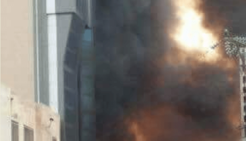 بالصور .. حريق مهول يلتهم المقر الجديد لبلدية أقبو في بجاية