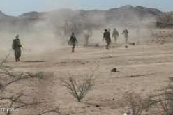 مسلحون يسيطرون على ثكنتين للجيش اليمني