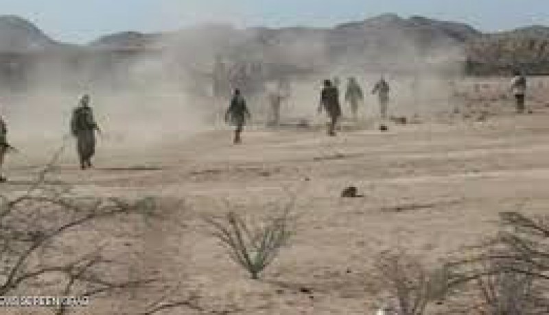 مسلحون يسيطرون على ثكنتين للجيش اليمني