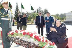 بوتفليقة يترحم على أرواح شهداء الثورة بمقبرة العالية