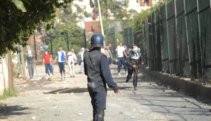 «الفاف تلعب بأرواح الشعب ومن برمجوا المباراة في قسنطينة لازملهم الحبس»
