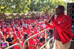 بالصور.. جنوب افريقيا تحتفل بذكري تأسيس البوليساريو أمام السفارة المغربية