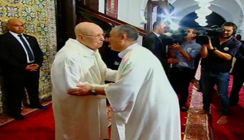 رئيس الدولة عبد القادر بن صالح يؤدي صلاة عيد الأضحى بالجامع الكبير