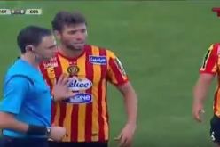 فيديو.. حكم يضرب لاعبًا إعترضا على قراره