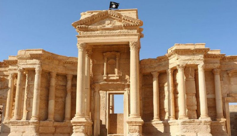 الجيش السوري يستعيد السيطرة على مدينة تدمر الأثرية
