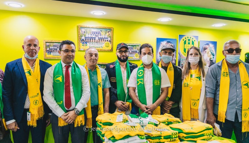 بالصور.. شبيبة القبائل تفتتح متجر الألبسة الخاص بالفريق