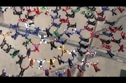 مظليون يحطمون رقما قياسيا في سماء كاليفورنيا