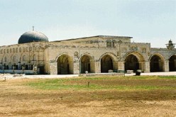 مواجهة للمرابطين في الأقصى والشرطة والمتطرفون يستعدون لاقتحام المسجد