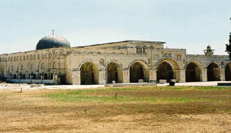 مواجهة للمرابطين في الأقصى والشرطة والمتطرفون يستعدون لاقتحام المسجد