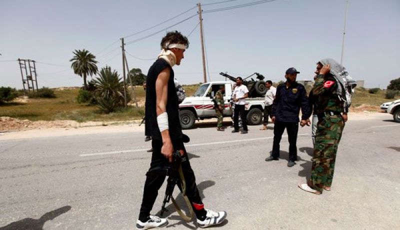 جماعات ليبية مسلحة تحتجز أكثر من 150 عاملا تونسيا في الحدود بين البلدين