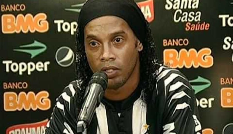 رونالدينيو: الكل ينافس على لقب الدوري البرازيلي وفرص أتيلتكو مينيرو تمثل 10 بالمائة