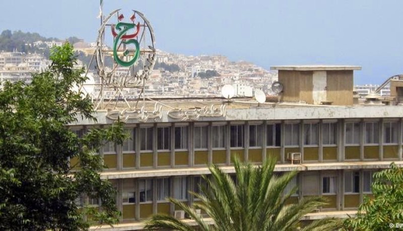 هاكر يقرصن “إيمايل” التلفزة الجزائرية ويتعاقد مع القطريين