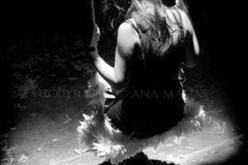 لماذا يحتفظ زوجي بتلك الصورة المشبوهة في هاتفه النقال؟