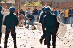 10 جرحى في صفوف الشرطة.. ومدينة عين كرشة تتحوّل إلى رماد في أم البواقي