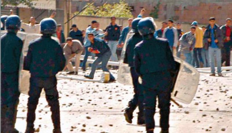 10 جرحى في صفوف الشرطة.. ومدينة عين كرشة تتحوّل إلى رماد في أم البواقي