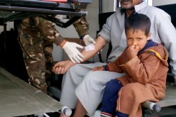 صور خاصة بتدخل الجيش لإجلاء 5 عائلات عقب فياضانات الوادي