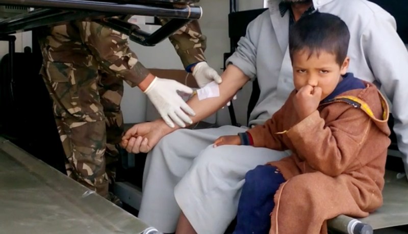 صور خاصة بتدخل الجيش لإجلاء 5 عائلات عقب فياضانات الوادي