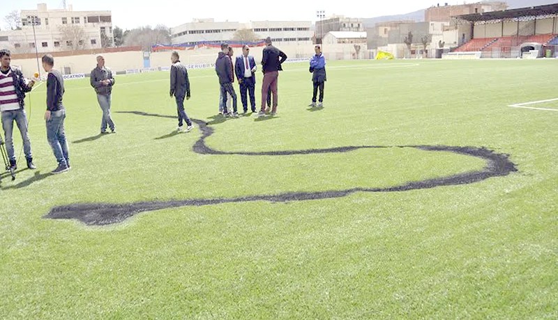 مجهولون يحرقون بساط ملعب سفوحي في باتنة