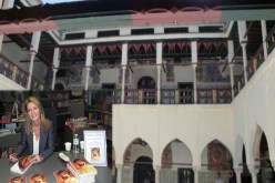 مدير قصر أحمد باي في قسنطينة يلغي بيع كتاب يمجّد الحركى