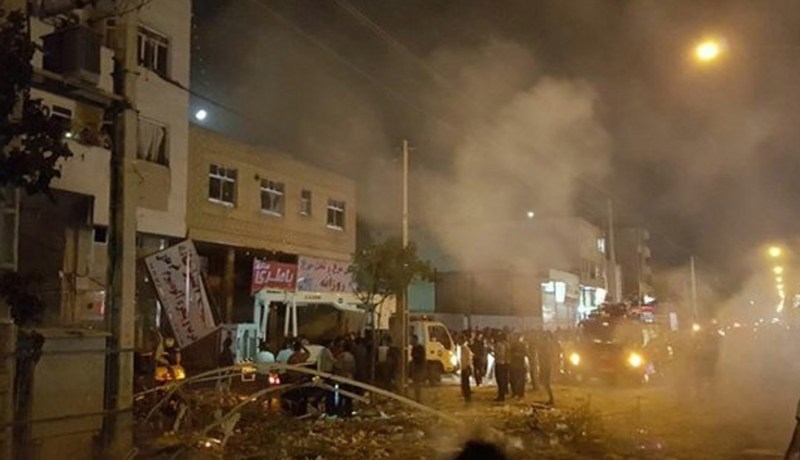 بالصور .. انفجار عنيف في مركز تجاري جنوب إيران