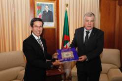 بالصور.. قيطوني يتباحث مع سفير سنغافورة سبل دعم التعاون الطاقوي