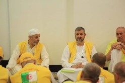 بالصور.. محمد الشيخ يجتمع مع أعضاء البعثة الجزائرية للحج