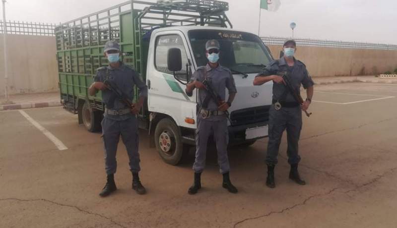 جمارك.. حجز قنطار كيف معالج وتوقيف شخصين في النعامة