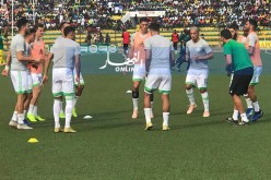 بالصرو.. لاعبو الخضر يباشرون عملية الإحماء بملعب “لومي”