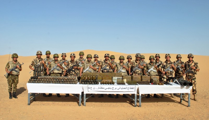 بالصور.. كشف مخبأ يحتوي على 87 قذيفة هاون وقاعدتي إطلاق صواريخ بأقصى الجنوب