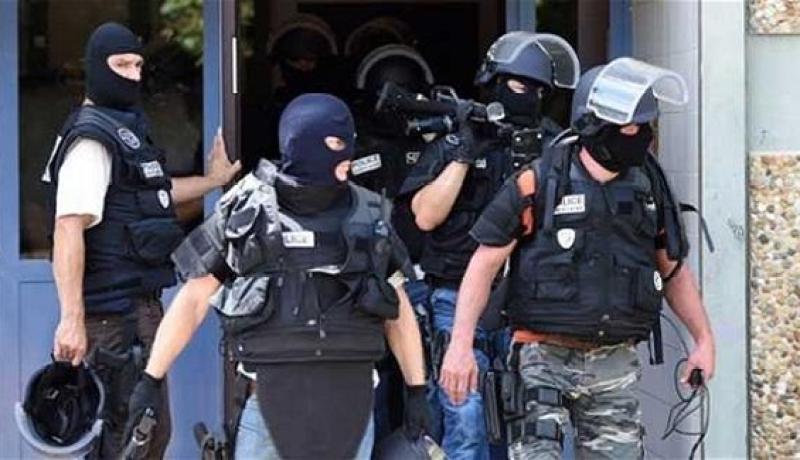 السلطات الفرنسية تلقي القبض على 4 شركاء محتملين لمنفذ هجوم إرهابي