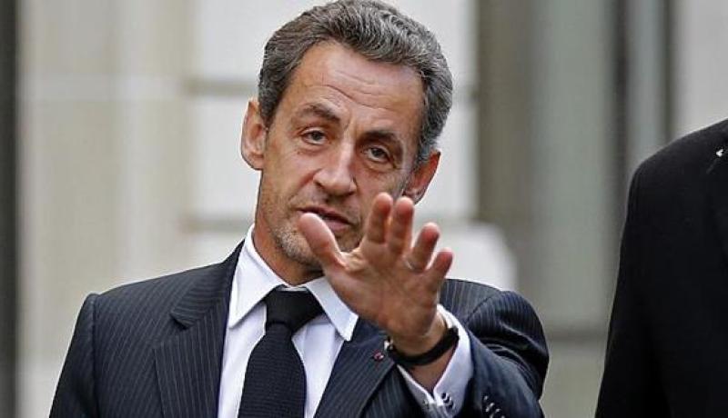 ساركوزي يقر بهزيمته في انتخابات اليمين الفرنسي ويدعم فيون
