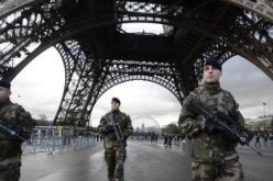 تنظيم الدولة الاسلامية يصف منفذي اعتداء باريس بالابطال