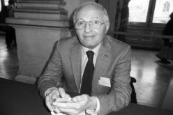 وزير التجارة السابق اسماعيل قومزيان في ذمة الله