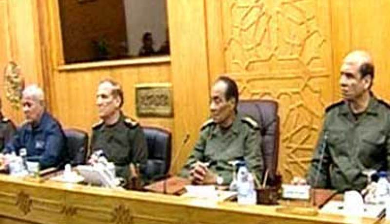 اجتماع طارئ للمجلس العسكري لبحث تداعيات قرار الرئيس المصري بعودة مجلس الشعب