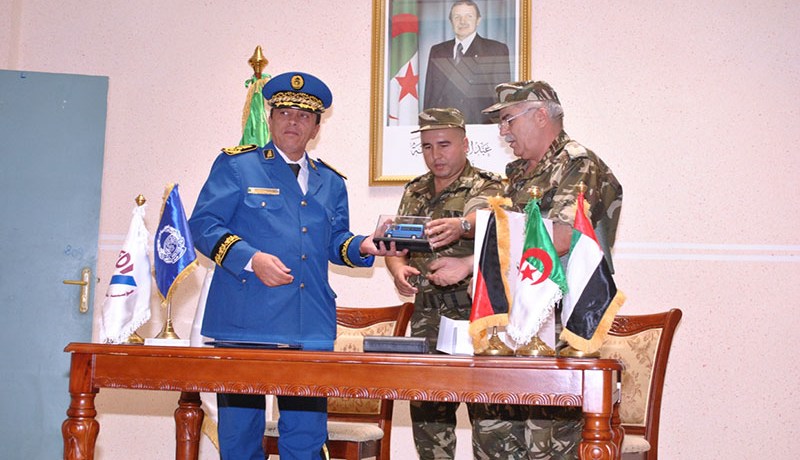 قايد صالح يسلم هامل 110 سيارة مرسيدس