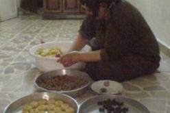 النساء الجزائريات تستثمرن في صناعة الحلويات والظروف المعيشية الخانقة أهم الأسباب