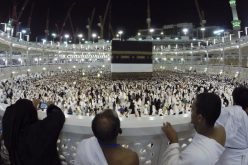 400 ألف جزائري أدوا مناسك العمرة منذ بداية الموسم