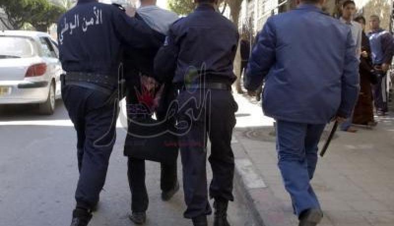مسبوق يطعن شرطيا بخنجر داخل مقر للأمن الحضري في تيارت