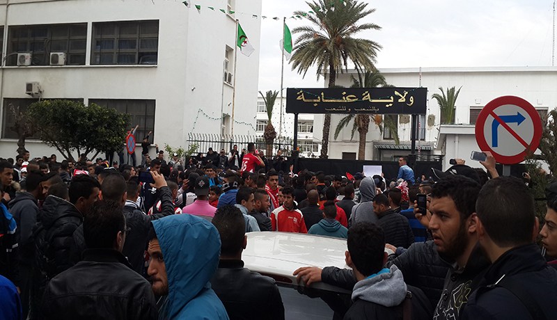 الهوليغانز يحدثون طوارئ عشية زيارة سلال والرابطة تبرمج مباراة حي موسى في ملعب محايد