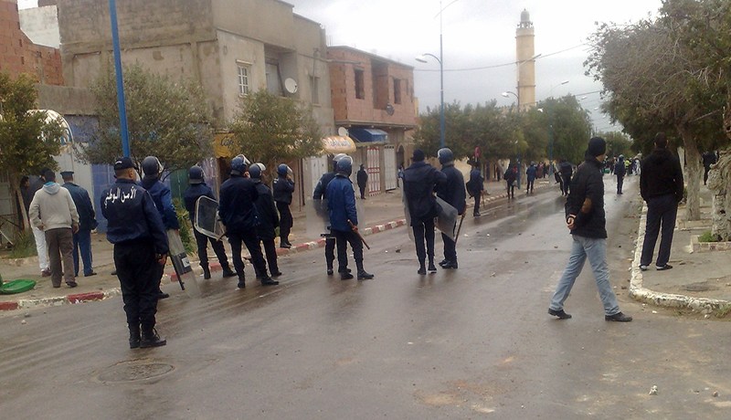 مدارس مغلقة و4 جرحى من الشرطة وإصابة متظاهرين بالإغماء بعد مواجهات في زهانة بمعسكر