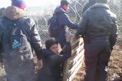 بالصور معاناة رواد قوارب الموت عالقين في أدغال اليونان