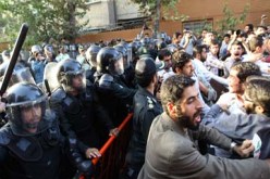 احتجاجات وصدامات مع الشرطة في طهران على خلفية أزمة الريال